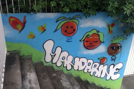 fresque murale aérosols-Croix de Vernailles, Etampes - avec les enfants